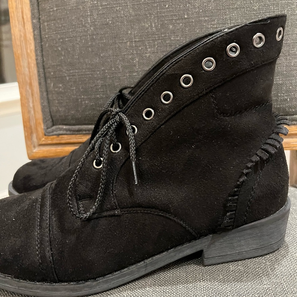 Black suede ankle boots/10 W